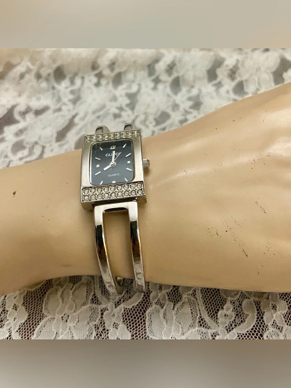 Gucci 90001 Quartz Silver Tone with Rhinestones Bangle Ladies Watch